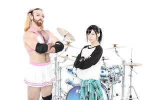 むらたたむ×レディビアード共演ライブ開催。超絶女性ドラマーと女装