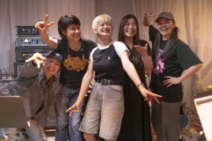 岸谷香、Unlock the girlsと届けたバンドの奏でる“音楽の楽しさ”。全国